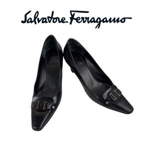 Salvatore Ferragamo Black Pumps. Sz 10 A
